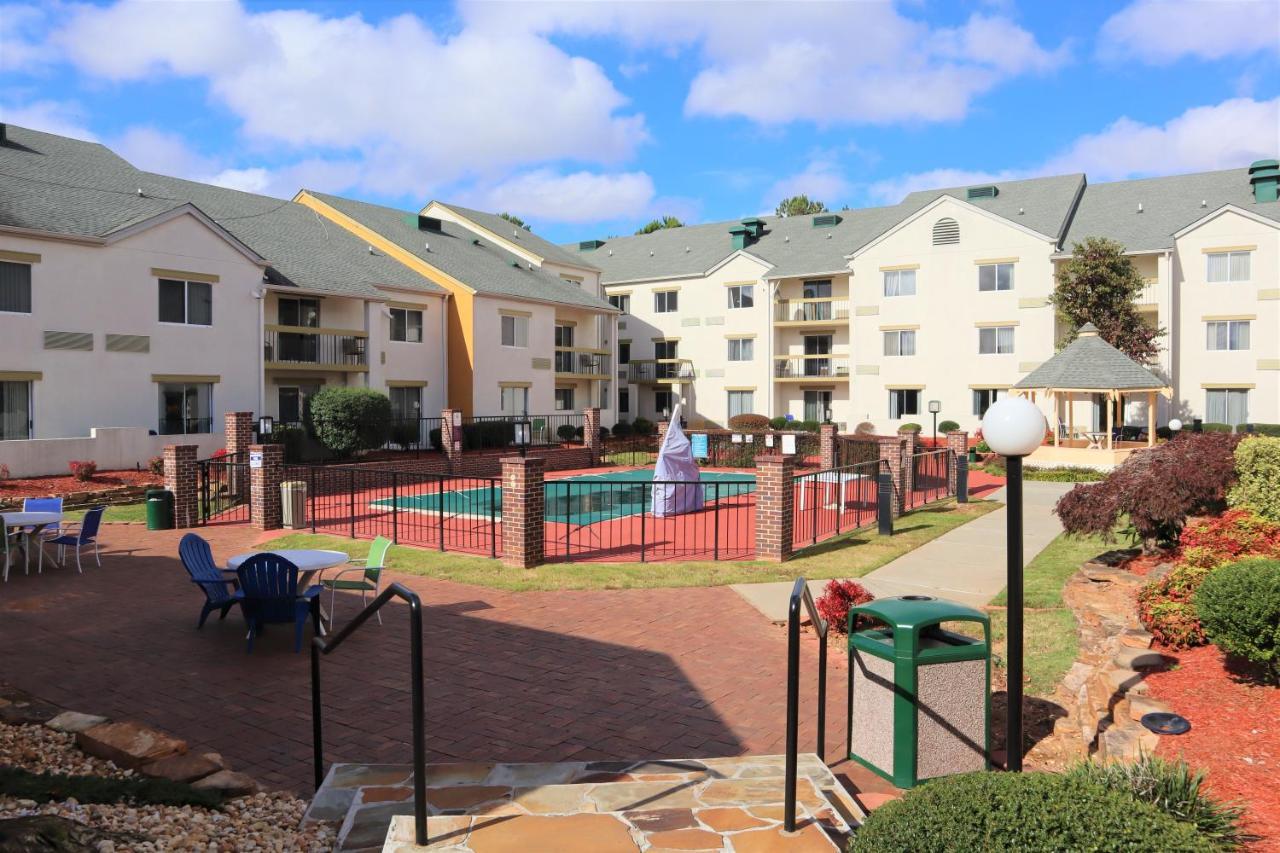 Отель Baymont By Wyndham Norcross Atlanta Экстерьер фото