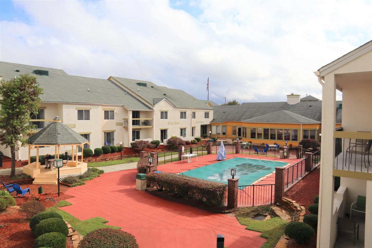 Отель Baymont By Wyndham Norcross Atlanta Экстерьер фото