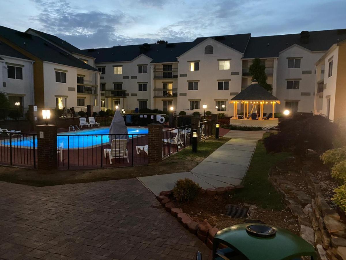 Отель Baymont By Wyndham Norcross Atlanta Экстерьер фото