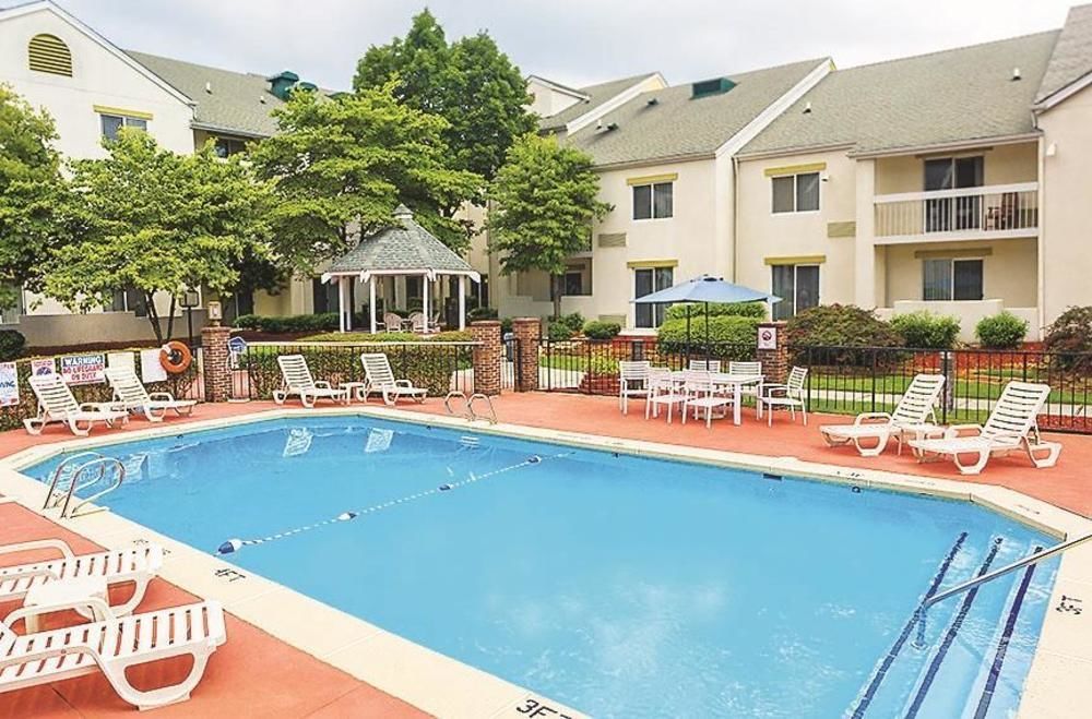 Отель Baymont By Wyndham Norcross Atlanta Экстерьер фото